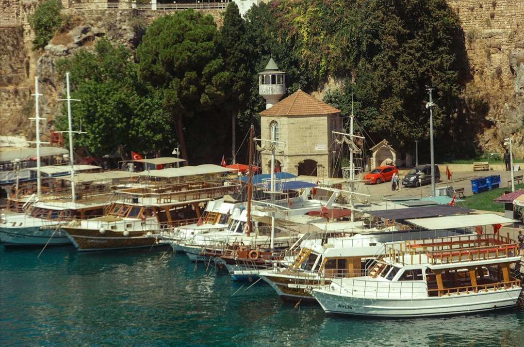 Alter Hafen von Antalya in der Altstadt Kaleiçi – beliebtes Ausflugsziel ab Lara | Flughafentransfer Antalya Lara